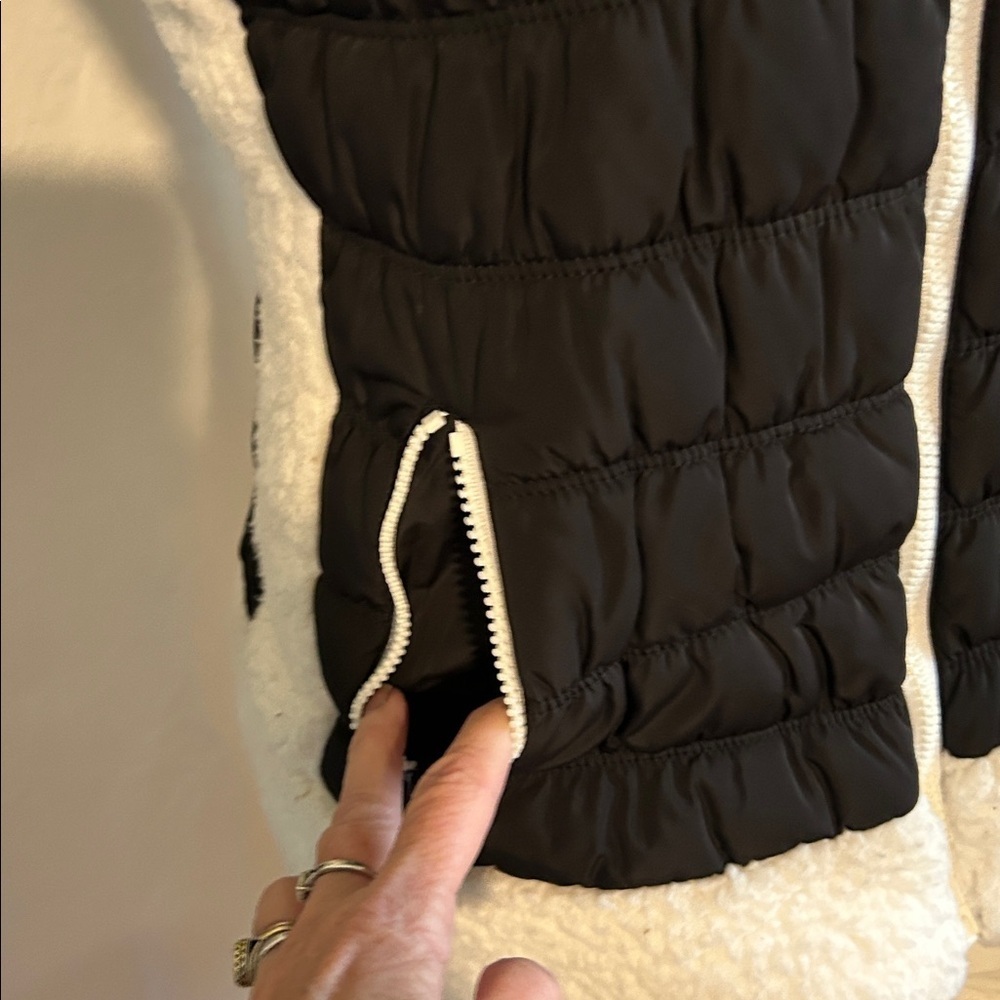 CALVIN KLEIN PERFORMANCE PUFFER VEST BLACK QUILTED ZIP UP SHERPA TRIM SZ M - Picture 2 of 12